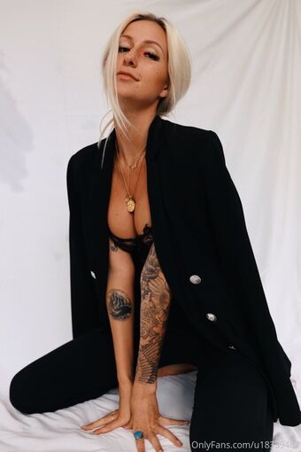 Svetlana Naakte Lekken OnlyFans Foto 2