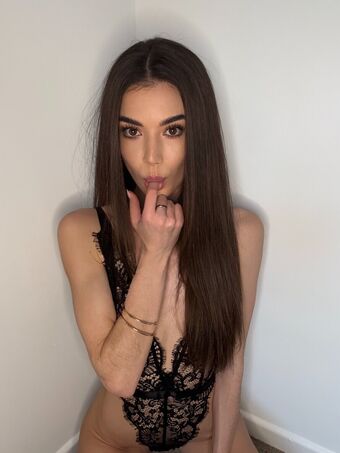 tara_tiny Naakte Lekken OnlyFans Foto 30
