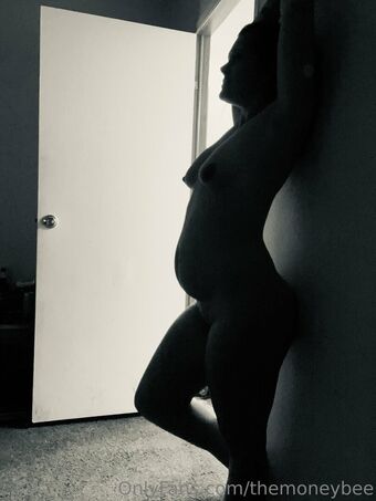 themoneybee Naakte Lekken OnlyFans Foto 15