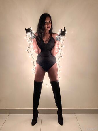 thequeentrish Naakte Lekken OnlyFans Foto 28