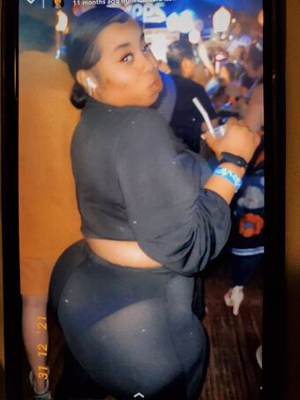 ThickRed Naakte Lekken OnlyFans Foto 28