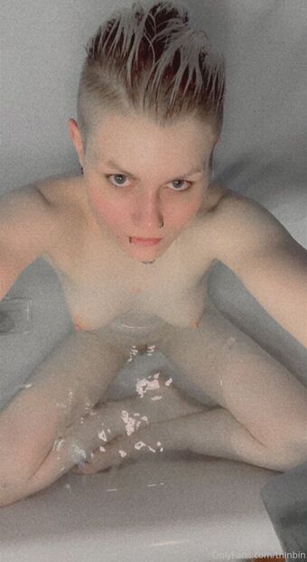 thinbin Naakte Lekken OnlyFans Foto 4