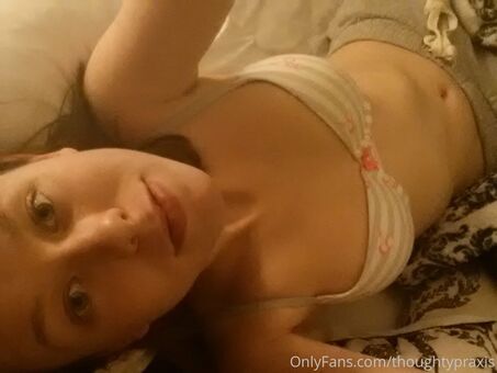 thoughtypraxis Naakte Lekken OnlyFans Foto 18