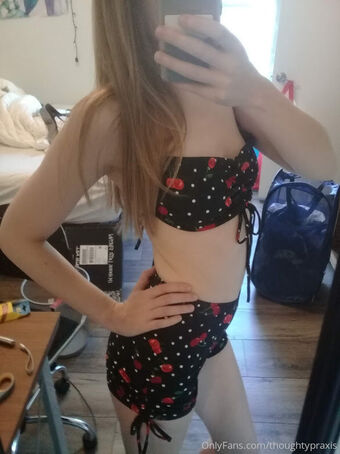 thoughtypraxis Naakte Lekken OnlyFans Foto 19