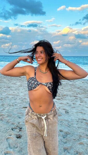 throwsumchlo Naakte Lekken OnlyFans Foto 1