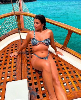 throwsumchlo Naakte Lekken OnlyFans Foto 2