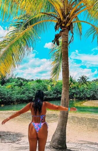 throwsumchlo Naakte Lekken OnlyFans Foto 3