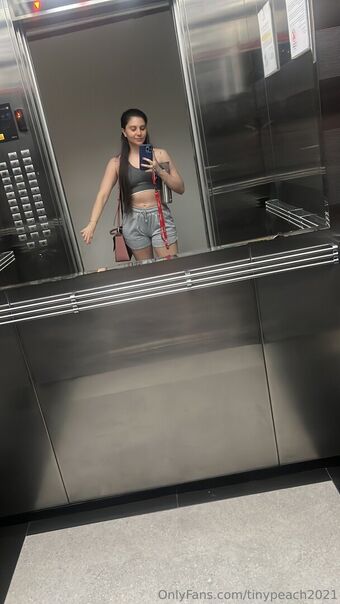 tinypeach2021 Naakte Lekken OnlyFans Foto 14