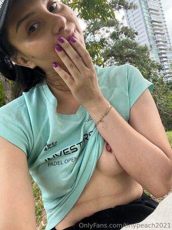 tinypeach2021 Naakte Lekken OnlyFans Foto 15