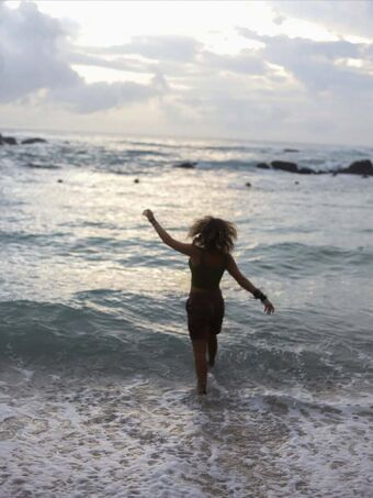 Travelingwithtals Naakte Lekken OnlyFans Foto 38