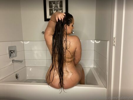 Valery94 Naakte Lekken OnlyFans Foto 17