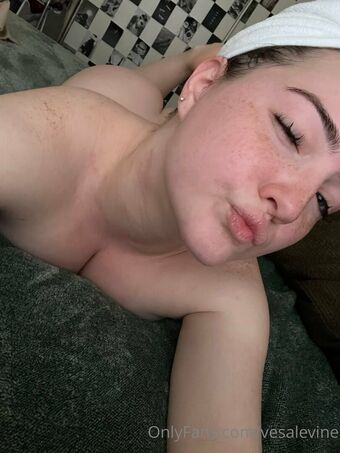 Vesalevine Naakte Lekken OnlyFans Foto 37