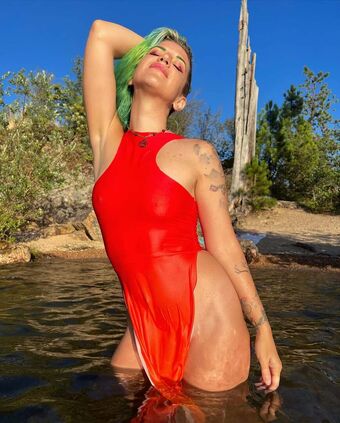 Violet Bombs Naakte Lekken OnlyFans Foto 44