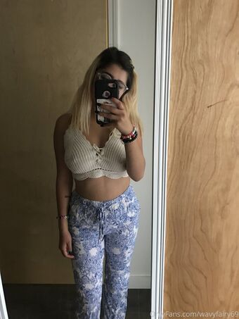 wavyfairy69 Naakte Lekken OnlyFans Foto 3