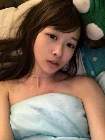 Weiwei610 Naakte Lekken OnlyFans Foto 3