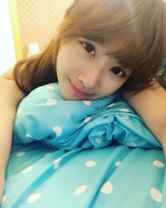 Weiwei610 Naakte Lekken OnlyFans Foto 4