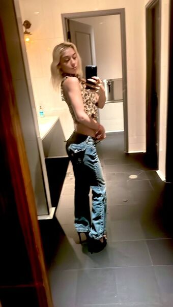 Whitemochaxoxo Naakte Lekken OnlyFans Foto 6