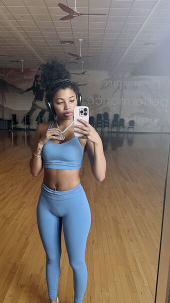 Whoisbrooklyn Naakte Lekken OnlyFans Foto 8