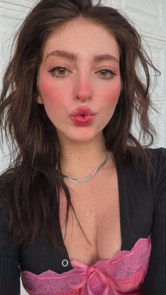 Willow Shields Naakte Lekken OnlyFans Foto 218