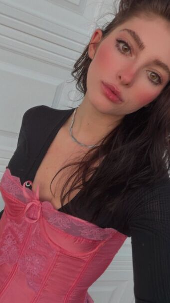 Willow Shields Naakte Lekken OnlyFans Foto 219