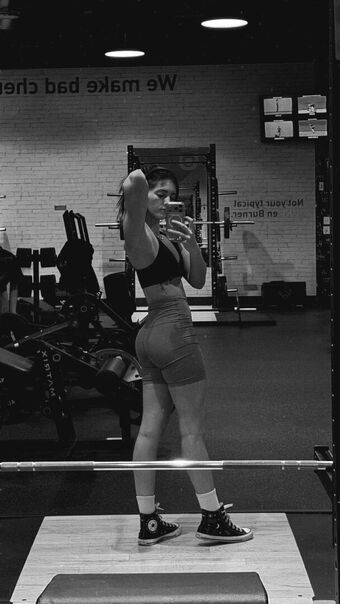 Willow Shields Naakte Lekken OnlyFans Foto 224