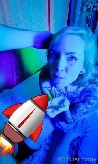 WtfHarmony Naakte Lekken OnlyFans Foto 4