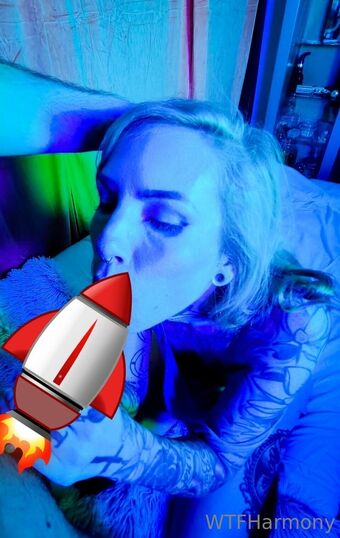 WtfHarmony Naakte Lekken OnlyFans Foto 5