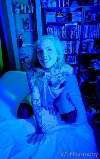 WtfHarmony Naakte Lekken OnlyFans Foto 7