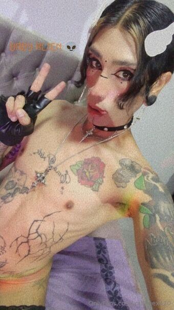 xalienex420 Naakte Lekken OnlyFans Foto 11