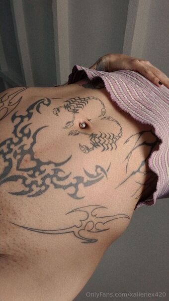 xalienex420 Naakte Lekken OnlyFans Foto 20