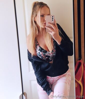xshape Naakte Lekken OnlyFans Foto 2