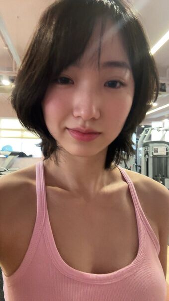 ya36088 Naakte Lekken OnlyFans Foto 7