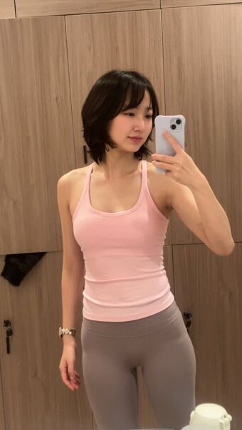 ya36088 Naakte Lekken OnlyFans Foto 8