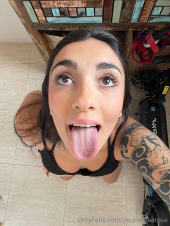 yoursofiaarose Naakte Lekken OnlyFans Foto 13