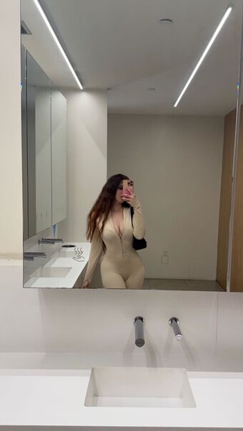 Zeling Naakte Lekken OnlyFans Foto 23