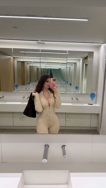 Zeling Naakte Lekken OnlyFans Foto 24