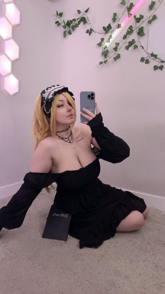 Zsofibtw Naakte Lekken OnlyFans Foto 2