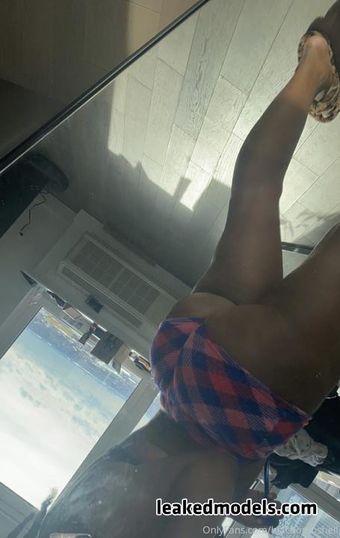 Blacbombshell Naakte Lekken OnlyFans Foto 2